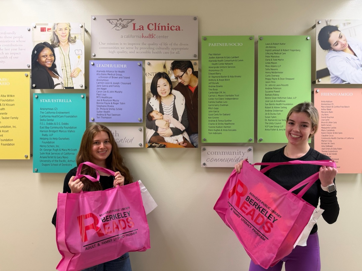 Dina and Kaytlyn at La Clinica